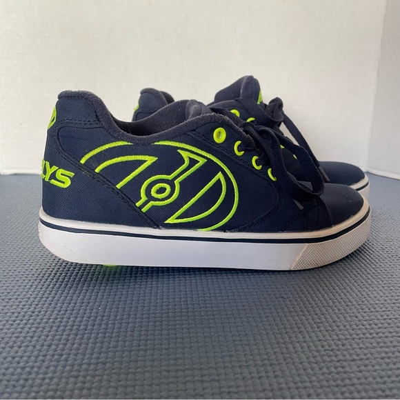 Heelys roller skate shoes - Picture 3 of 9